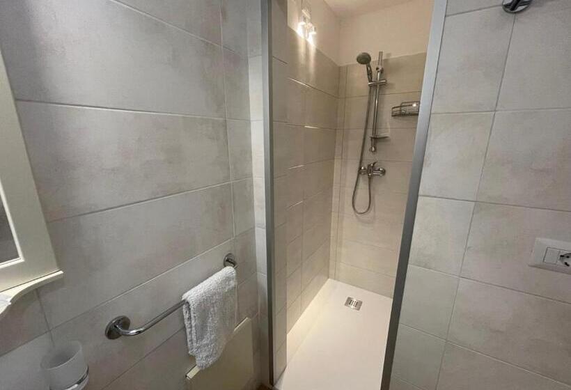 غرفة أساسية, Fra Imari