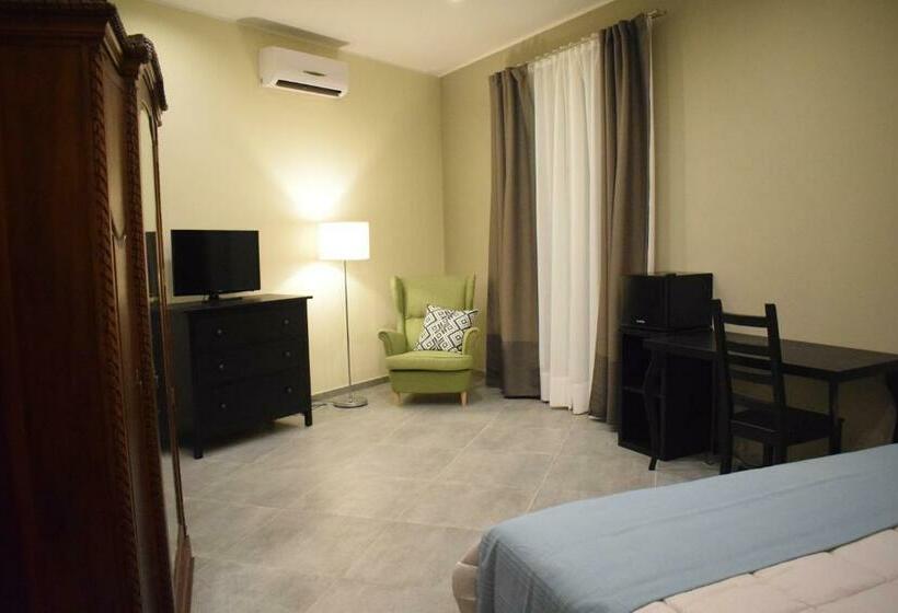 غرفة قياسية ثلاثية مزودة بشرفة, Cento Tari' Guest House