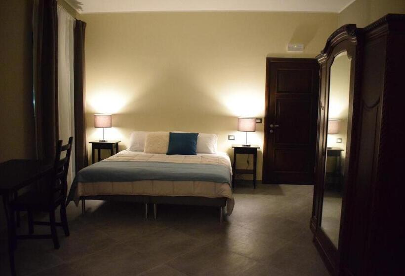 Трехместный Номер Стандарт с Балконом, Cento Tari' Guest House