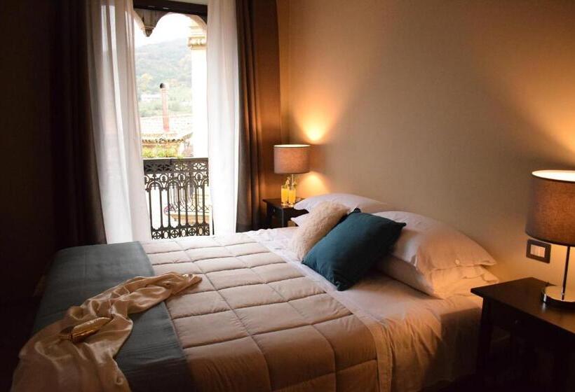 غرفة قياسية ثلاثية مزودة بشرفة, Cento Tari' Guest House