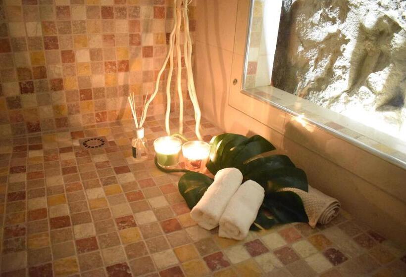 غرفة قياسية ثلاثية مزودة بشرفة, Cento Tari' Guest House