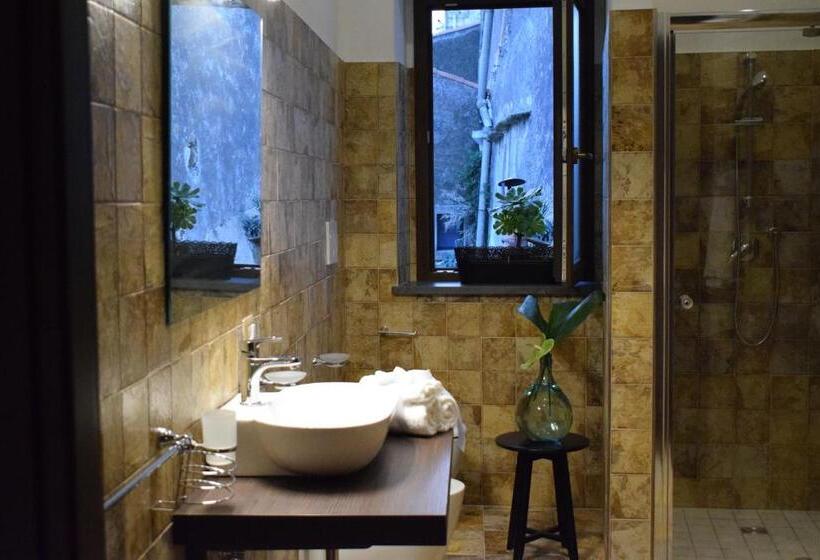 חדר סטנדרט לשלושה עם טרסה, Cento Tari' Guest House