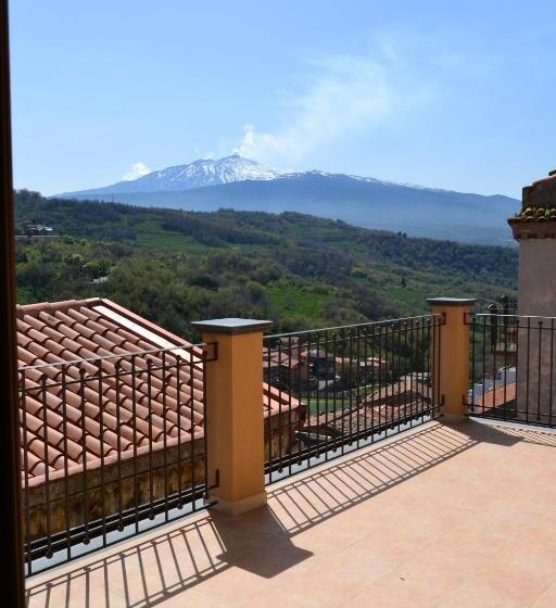 غرفة قياسية ثلاثية مزودة بتراس, Cento Tari' Guest House