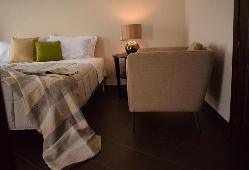 חדר סטנדרט לשלושה, Cento Tari' Guest House