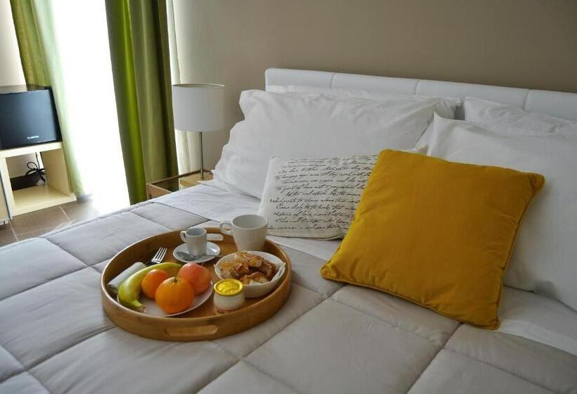 Номер Стандарт с Террасой, Cento Tari' Guest House
