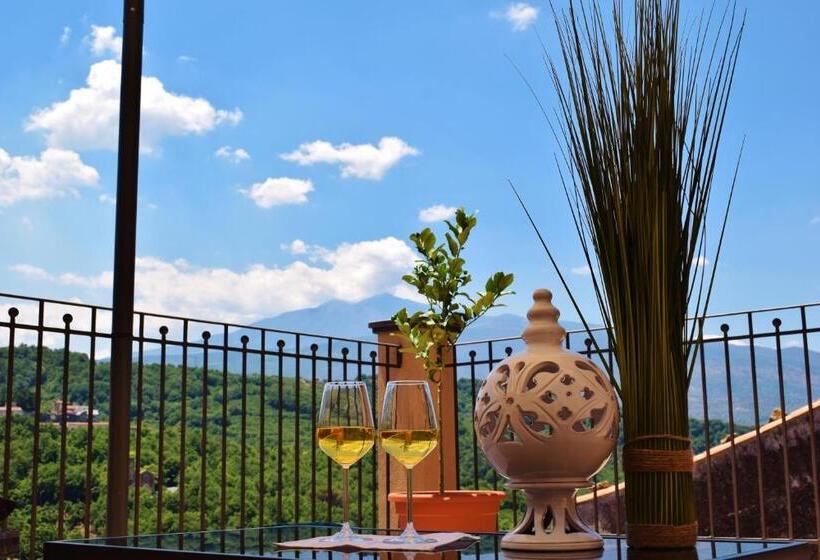 جناح جونيور مزوَّد بتراس, Cento Tari' Guest House