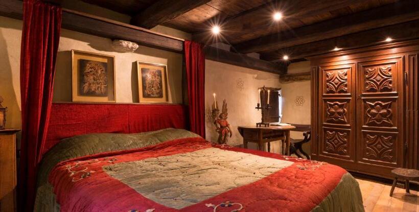 חדר סטנדרט, Confrérie Du Moyen âge