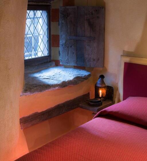 חדר סטנדרט, Confrérie Du Moyen âge