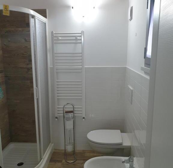 חדר סטנדרט לשלושה, Cà Thomas