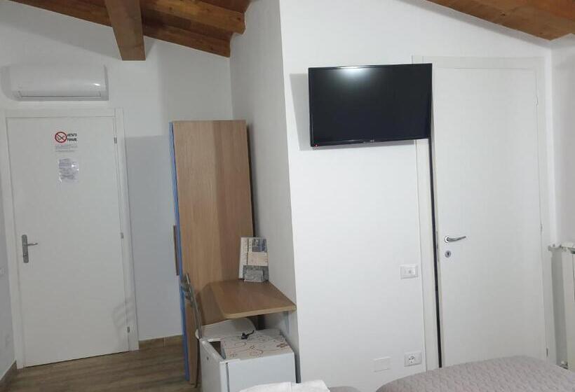 חדר סטנדרט לשלושה, Cà Thomas