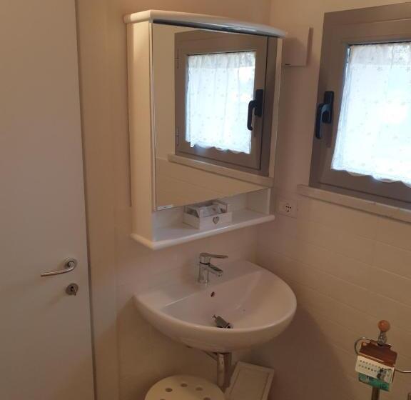 חדר סטנדרט לשלושה, Cà Thomas