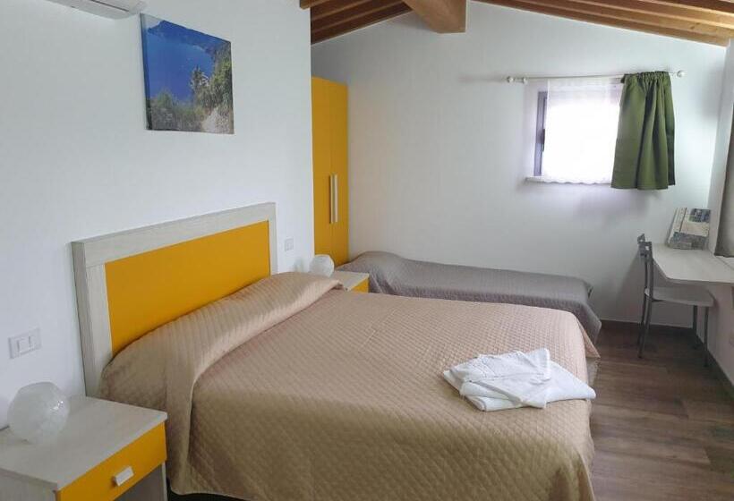 חדר סטנדרט לשלושה, Cà Thomas