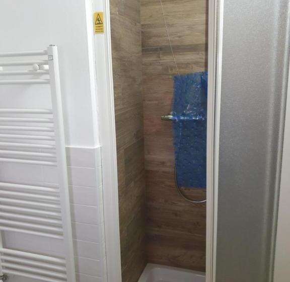 חדר סטנדרט לשלושה, Cà Thomas