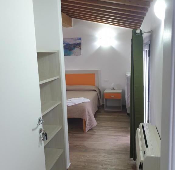 חדר סטנדרט לשלושה, Cà Thomas