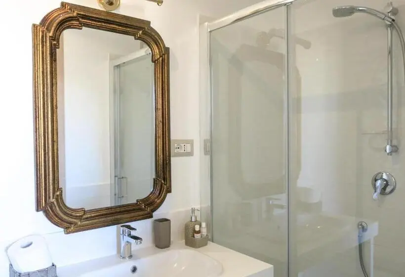 اتاق لوکس با چشمانداز دریا, Guest House Maison 6