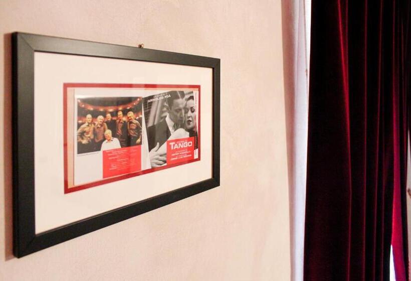 غرفة قياسية مزوَّدة بشُرفة, Le Stanze Della Musica