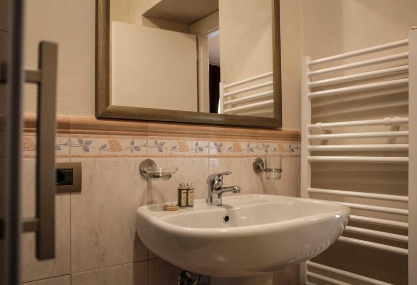 غرفة قياسية مزوَّدة بشُرفة, Le Stanze Della Musica