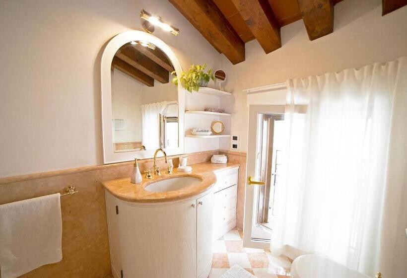 اتاق لوکس, Mini Suite Deluxe Isola Di Mezzo