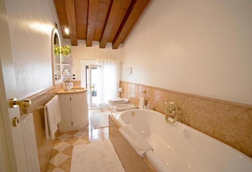 اتاق لوکس, Mini Suite Deluxe Isola Di Mezzo