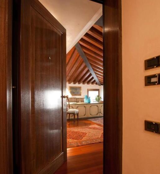 اتاق لوکس, Mini Suite Deluxe Isola Di Mezzo