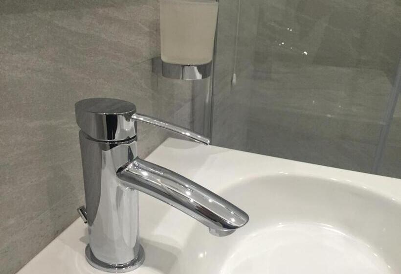 اتاق ساده سه نفره, Picaflor Art & Rooms