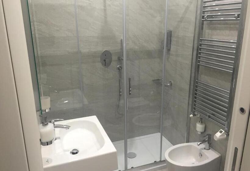 اتاق ساده سه نفره, Picaflor Art & Rooms