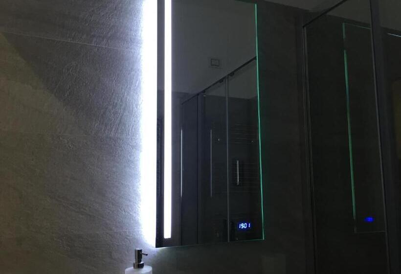 اتاق ساده سه نفره, Picaflor Art & Rooms