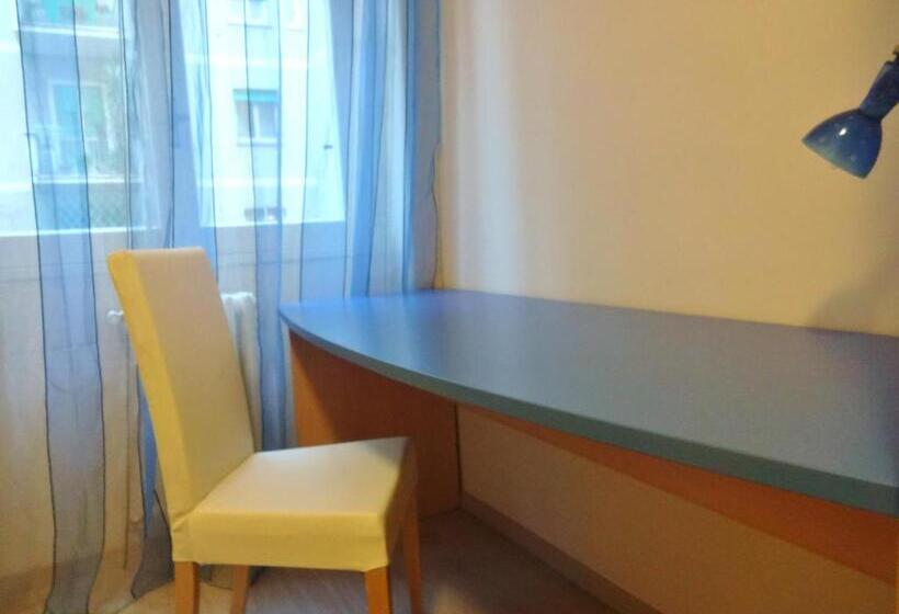اتاق استاندارد با سرویس بهداشتی مشترک, Romulea Guest House