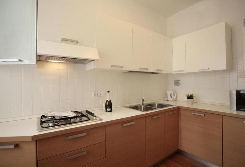 استودیوی استاندارد, Residence Theresia Tailor Made Stay