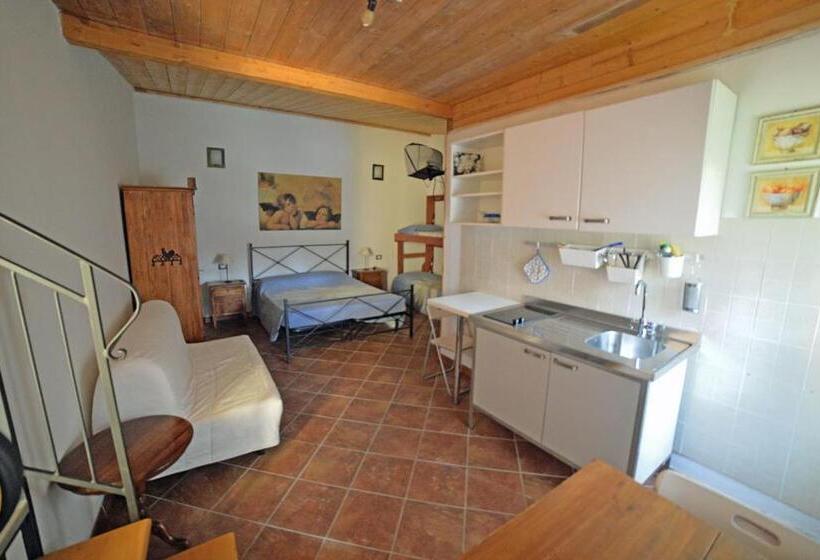 استودیو خانوادگی, Agriturismo Calderino