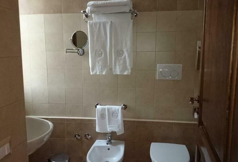 غرفة قياسية ثلاثية, Il Casino Di Remartello