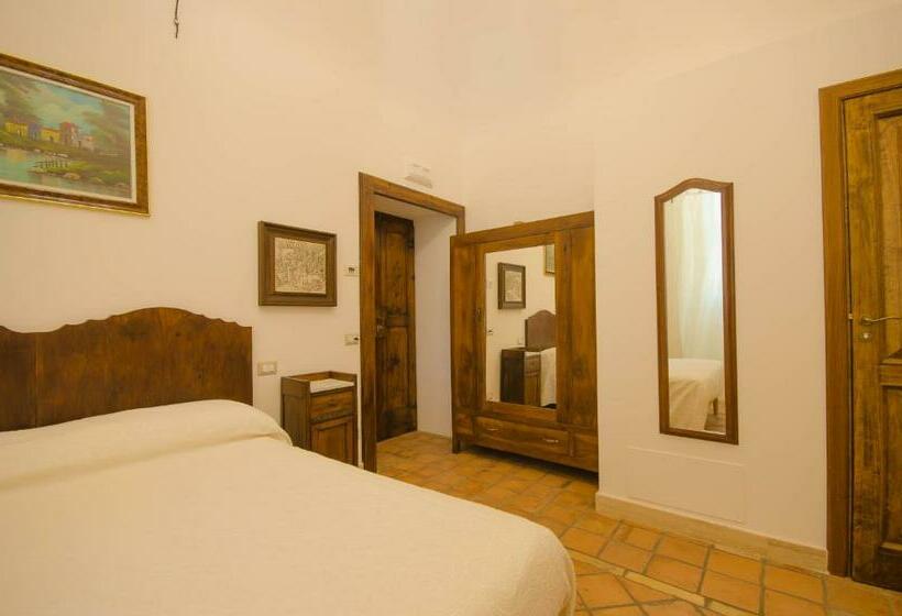 חדר קלאסי לשלושה, Il Casino Di Remartello