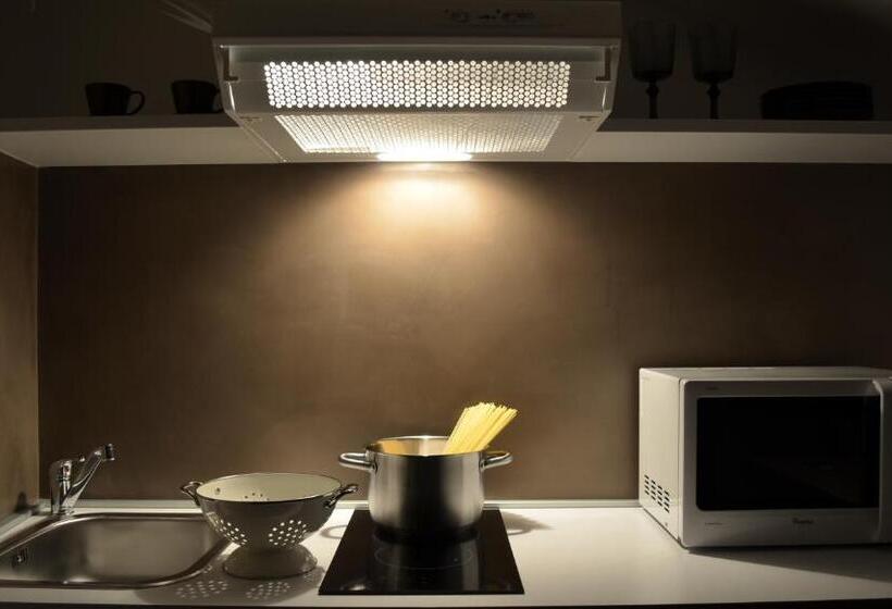 标准工作室, Angelina Urban Lodge