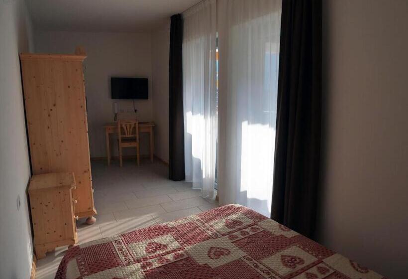 חדר סטנדרט יחיד, Elbele Garnì