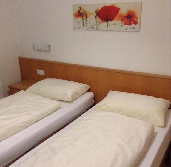 اتاق استاندارد یک تخته با بالکن, Ottenkellerhof