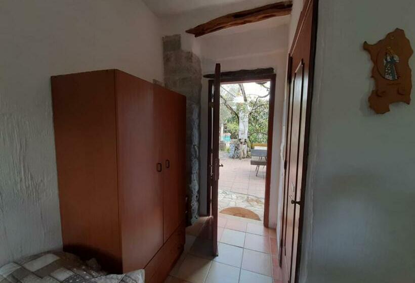 غرفة قياسية ثلاثية, S Imbragu Farm B&b