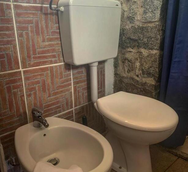 غرفة قياسية ثلاثية, S Imbragu Farm B&b