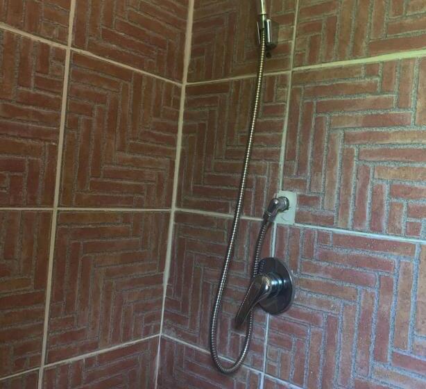 غرفة قياسية ثلاثية, S Imbragu Farm B&b