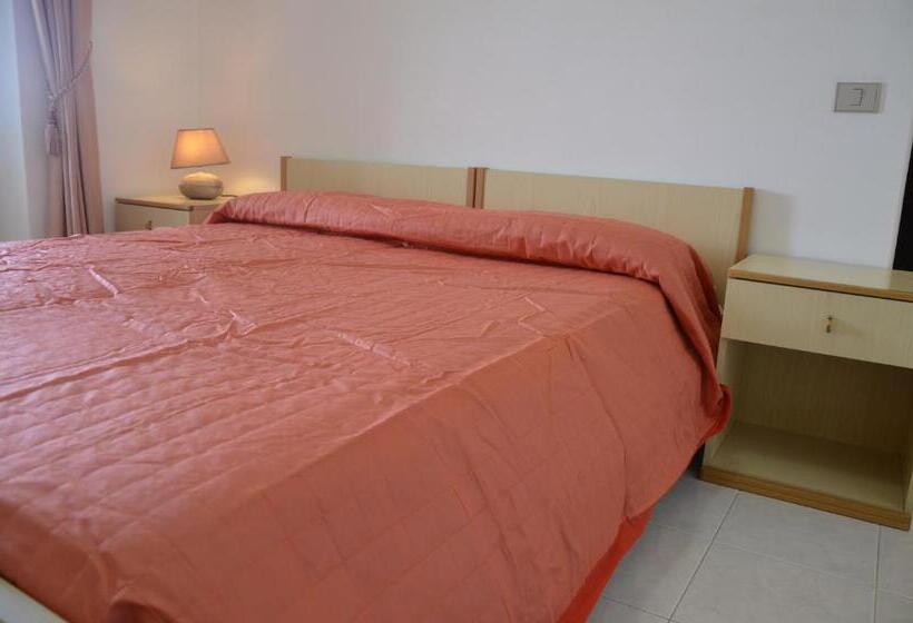 اتاق استاندارد با بالکن و چشم‌انداز دریا, U Campagnuolo