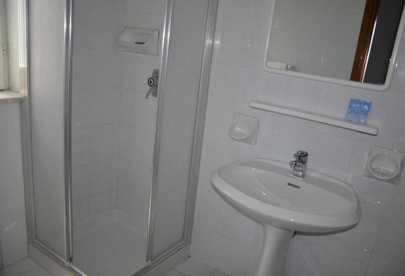 اتاق استاندارد با بالکن و چشم‌انداز دریا, U Campagnuolo