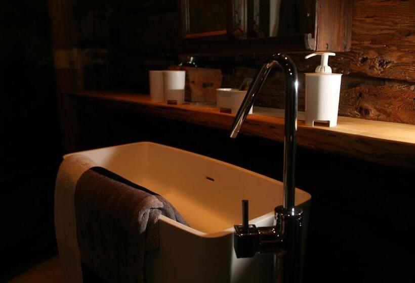 סוויטה, Walser House