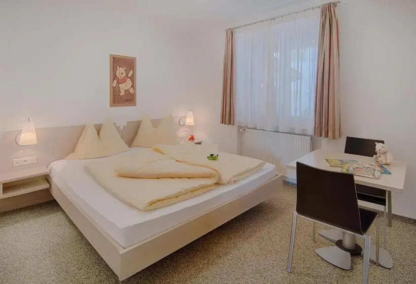 Perhehuone, Pension Christl