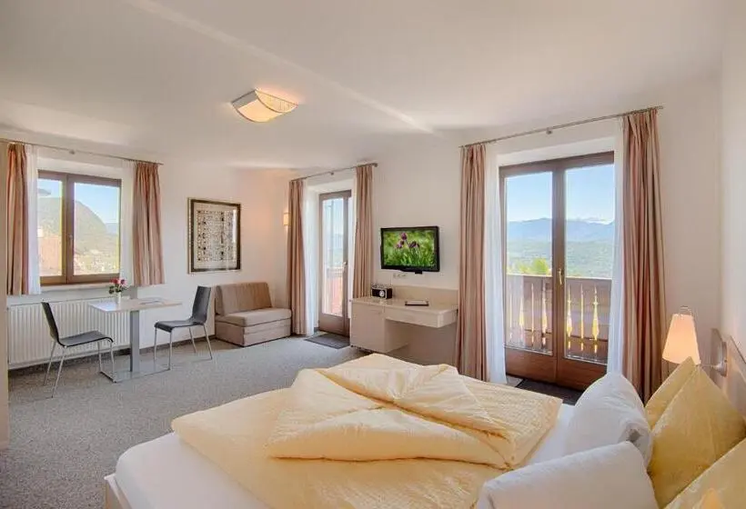 Perhehuone, Pension Christl