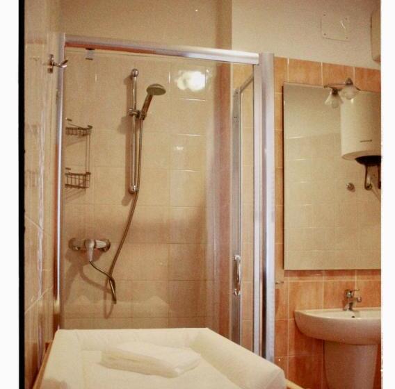 דירת שני חדרים עם מרפת, Tropicana Residence