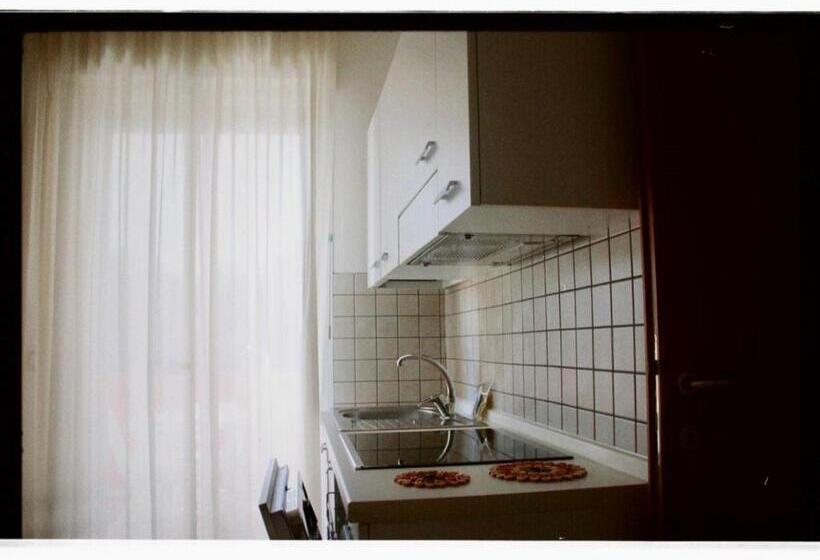 דירת שני חדרים עם מרפת, Tropicana Residence