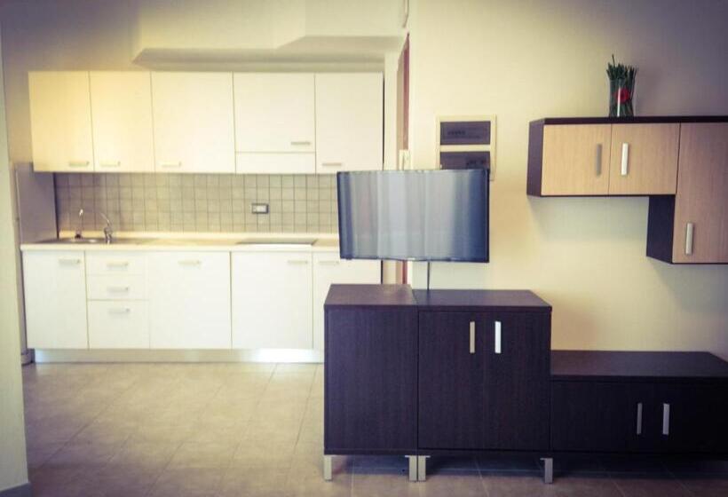 דירת חדר נוף לים, Tropicana Residence