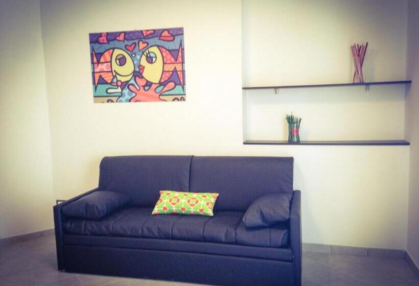 דירת חדר נוף לים, Tropicana Residence