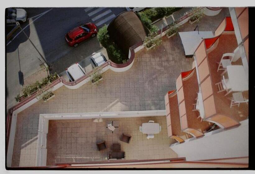 דירת חדר נוף לים, Tropicana Residence