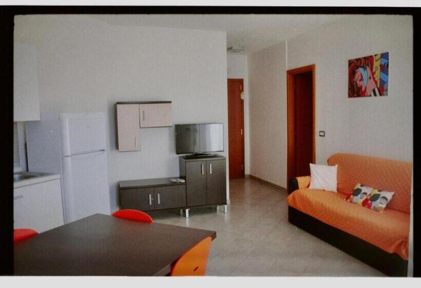 דירת חדר נוף לים, Tropicana Residence