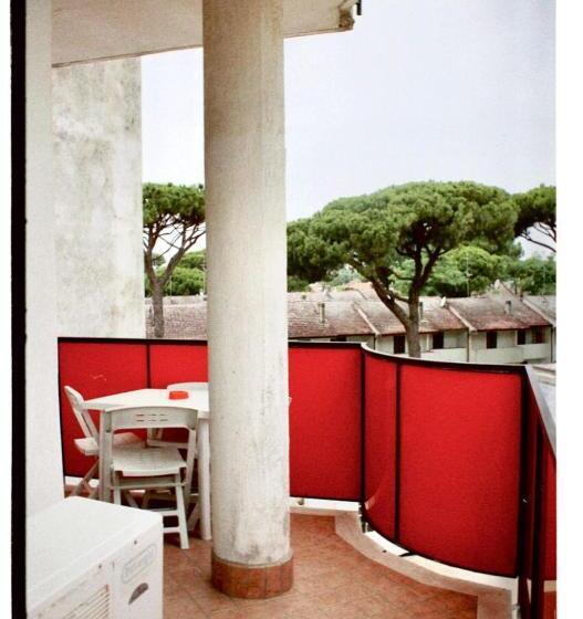 דירת חדר נוף לבריכה, Tropicana Residence